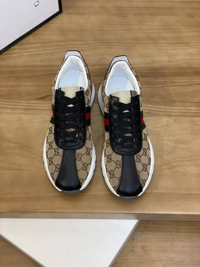 售 价: 商品商标：Gucci * 古奇* 低帮运动鞋 正码码数: 38-44 可订做45 商品材料：鞋面进口牛皮拼接原版布料，羊皮内里，原版大底。 编 号：8